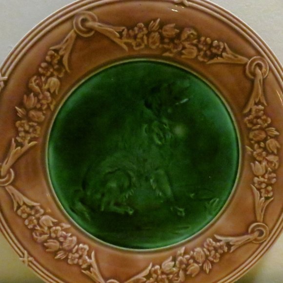Etruscan Majolica Dog Plate Antique Griffin Smith Hill GSH 9.125 Inch USA - Picture 2 of 7